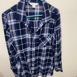 Old Navy Women’s long sleeve plaid flannel shirt